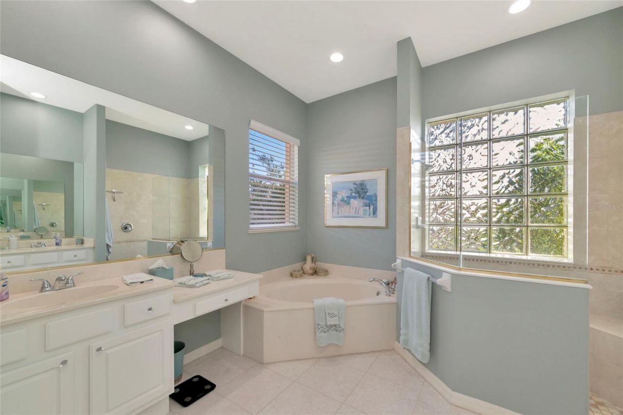 4956 Bridgehampton Boulevard, Sarasota, FL 34238 Photo