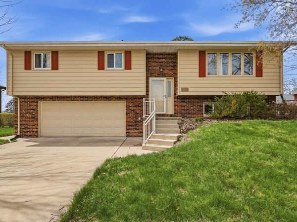 1035 Valentine Drive, Dubuque, IA 52003