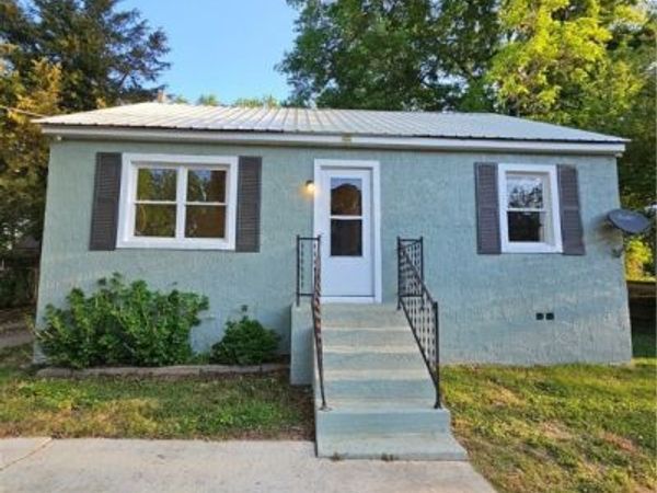 2702 Milhorn Street , Colonial Heights, VA 23834