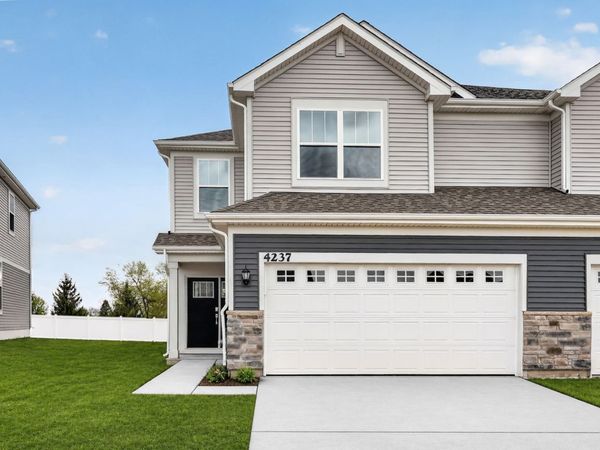 4237 Meadowridge Road, Woodstock, IL 60098