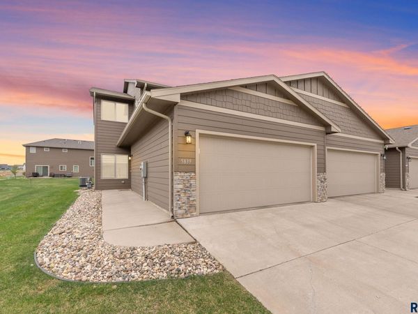 5839 S Bounty Pl, Sioux Falls, SD 57108