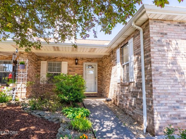 215 Royal Oaks Drive, Maryville, TN 37801