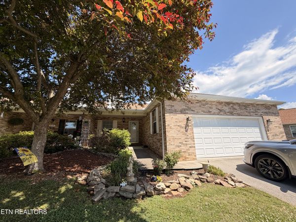 215 Royal Oaks Drive, Maryville, TN 37801