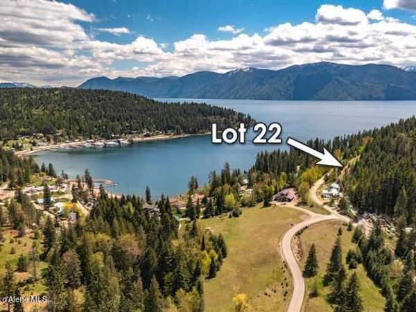 62 Venture Ln , Sagle, ID 83860