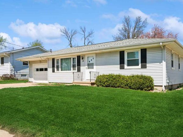 28 SW 29th Ave, Cedar Rapids, IA 52404