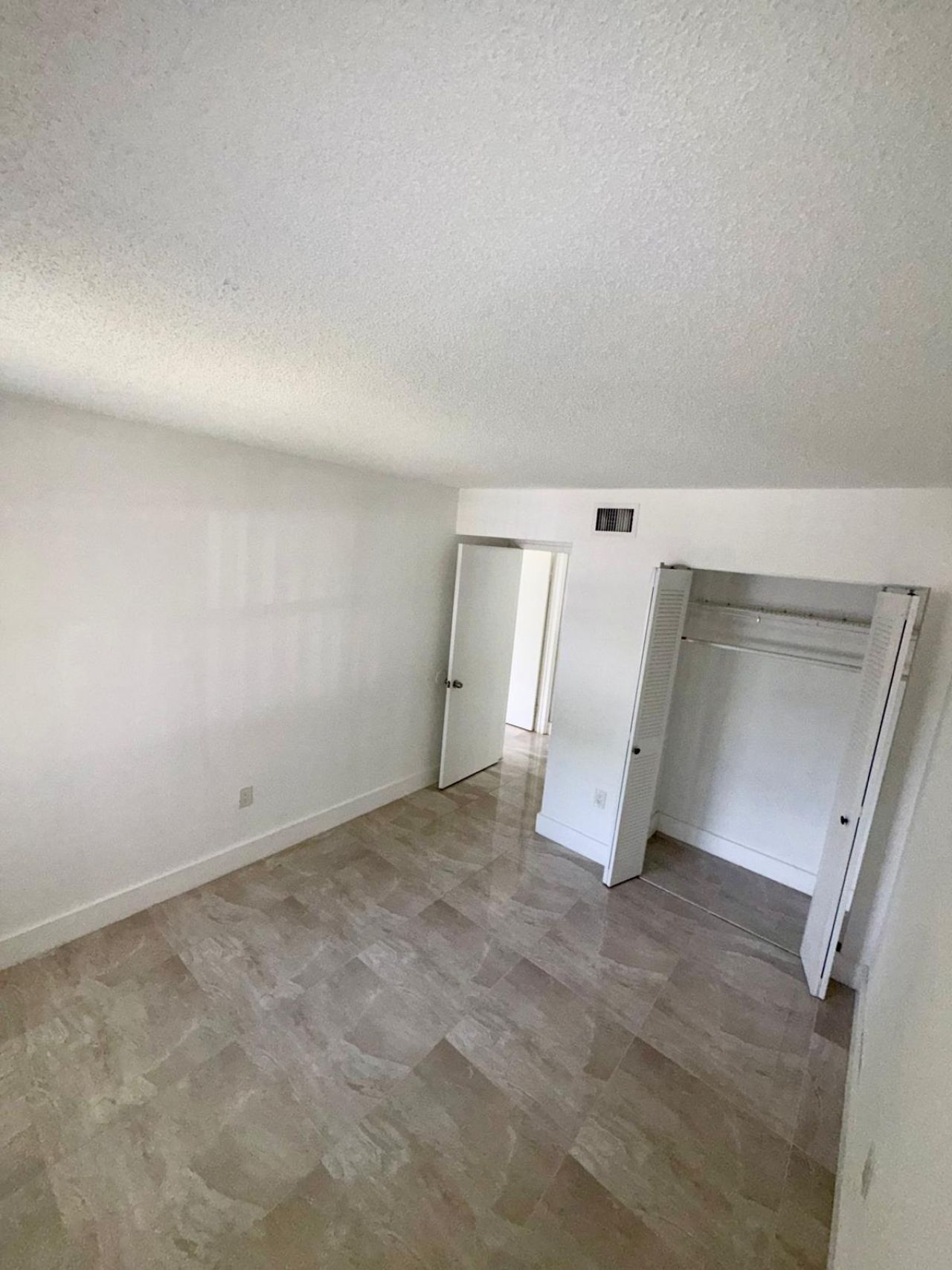 9405 Fontainebleau Boulevard, Unit 109, Miami, FL 33172 Photo