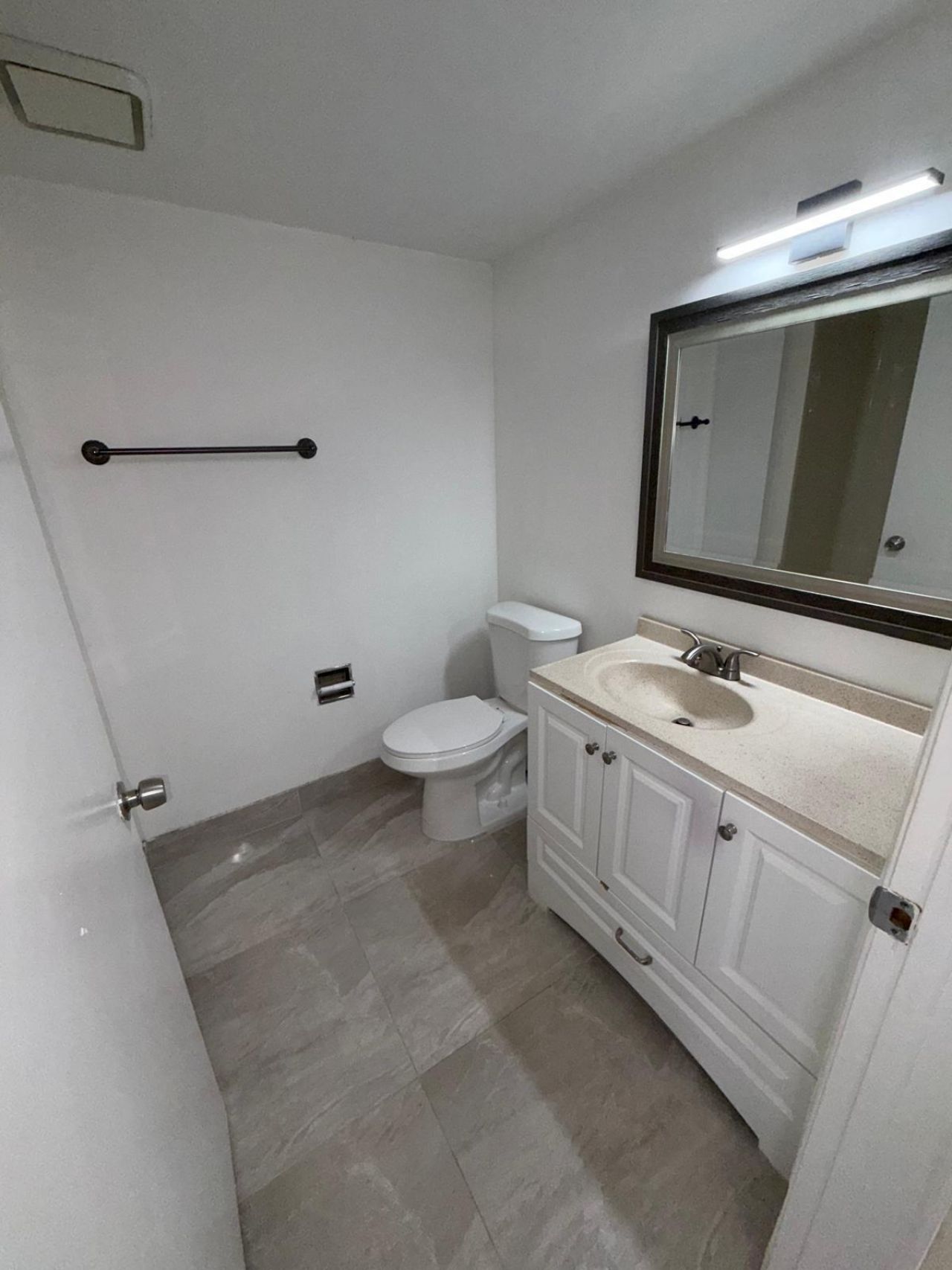 9405 Fontainebleau Boulevard, Unit 109, Miami, FL 33172 Photo