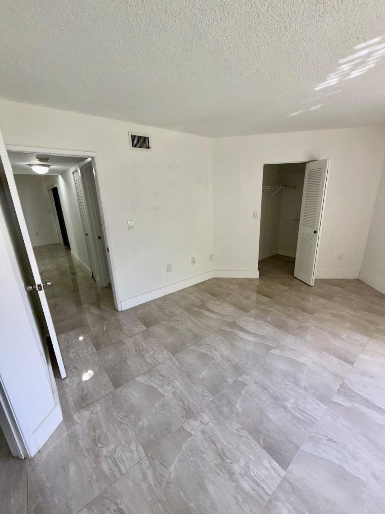 9405 Fontainebleau Boulevard, Unit 109, Miami, FL 33172 Photo