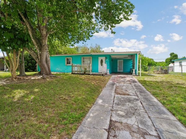 2443 2nd Place SW, Vero Beach, FL 32962