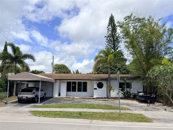 5015 Washington St , Hollywood, FL 33021