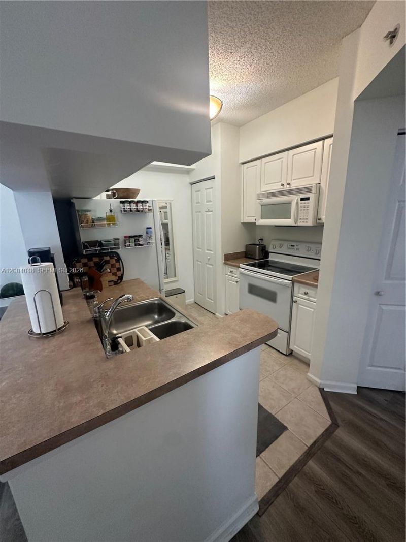 17125 N Bay Rd , Unit 3402, Sunny Isles Beach, FL 33160 Photo