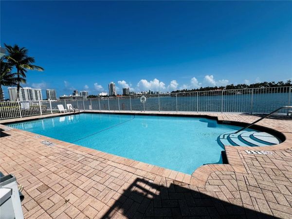 946 Bay Dr , Unit 4, Miami Beach, FL 33141