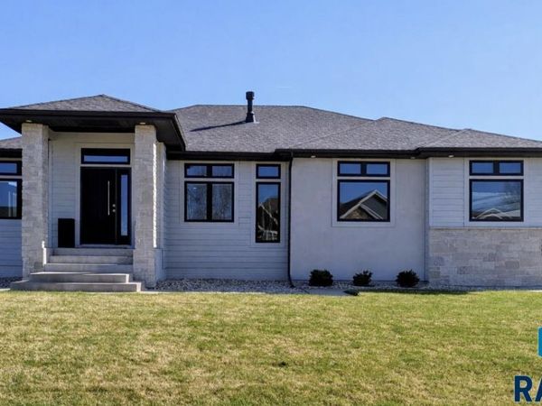 9005 W Dragonfly Dr Dr, Sioux Falls, SD 57107