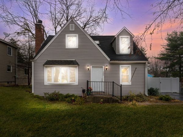 305 N Grace Street , Lombard, IL 60148