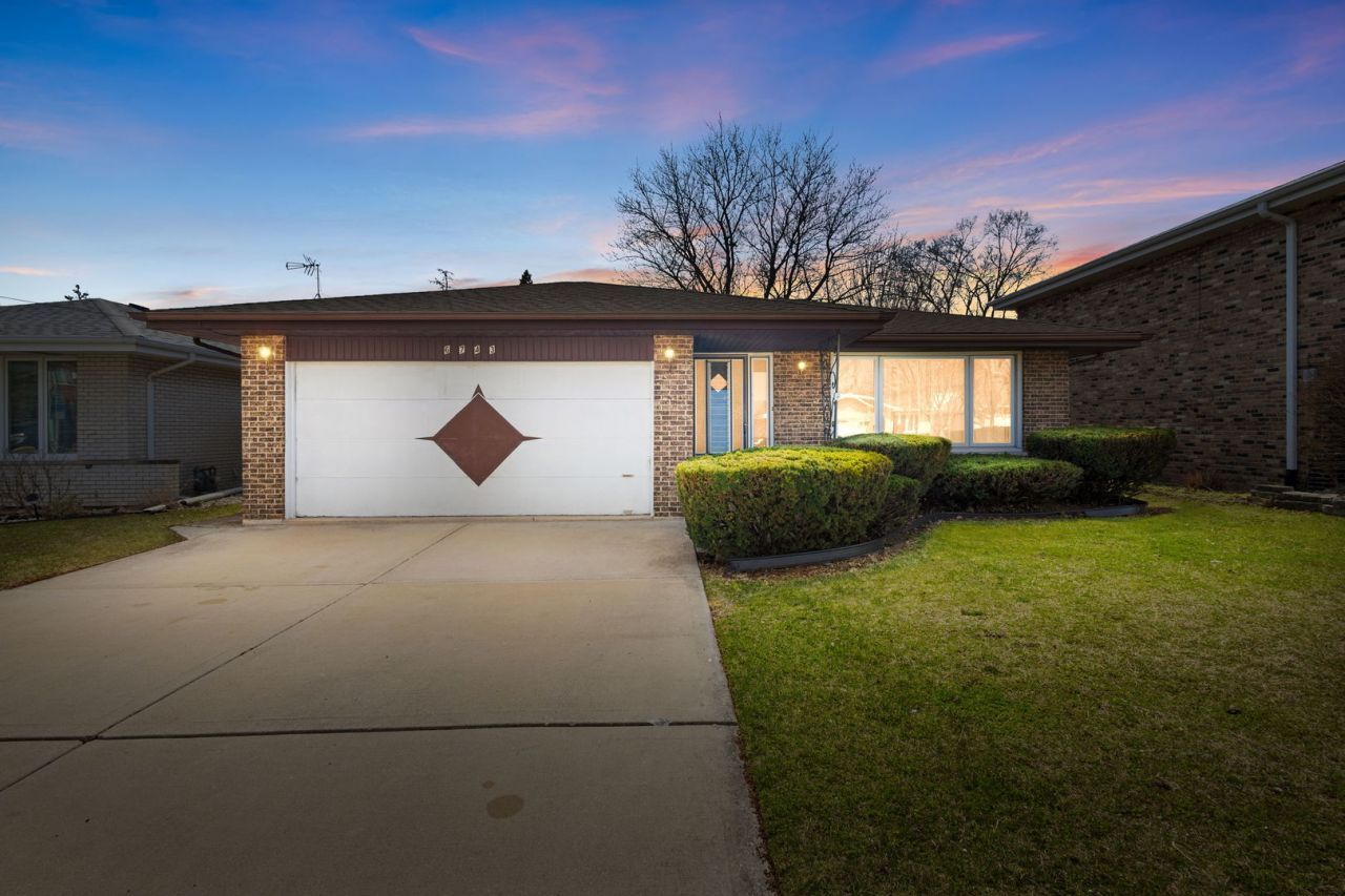 6743 W 89th Place , Oak Lawn, IL 60453
