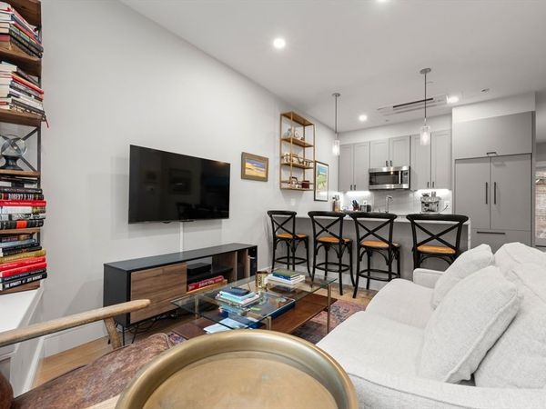 471 Hanover St, Unit 2, Boston, MA 02113