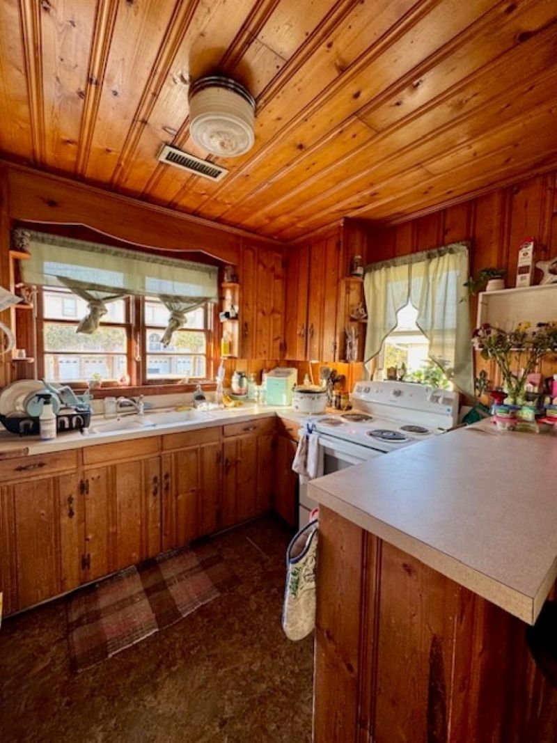 515 Hillside Dr. S  Photo 28