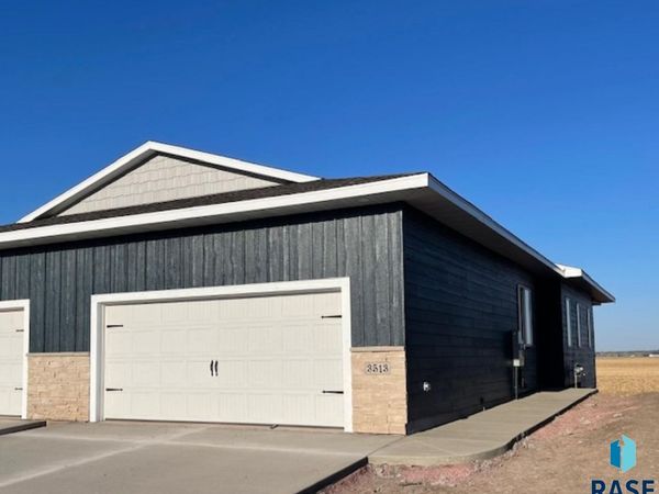 3513 S Heather Ave, Sioux Falls, SD 57106