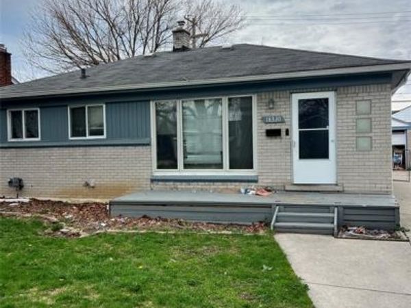 18330 Marquette Street, Roseville, MI 48066