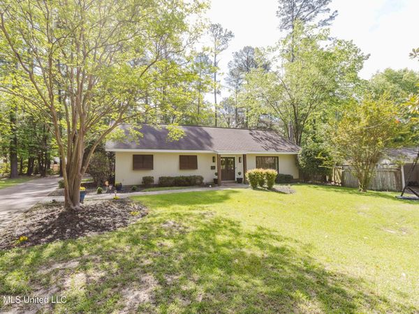 5247 Suffolk Circle, Jackson, MS 39211