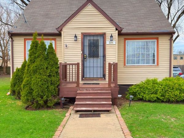 224 N WOLF Road , Wheeling, IL 60090