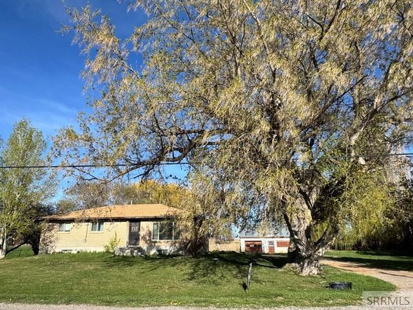 792 N 3600 E, MENAN, ID 83434