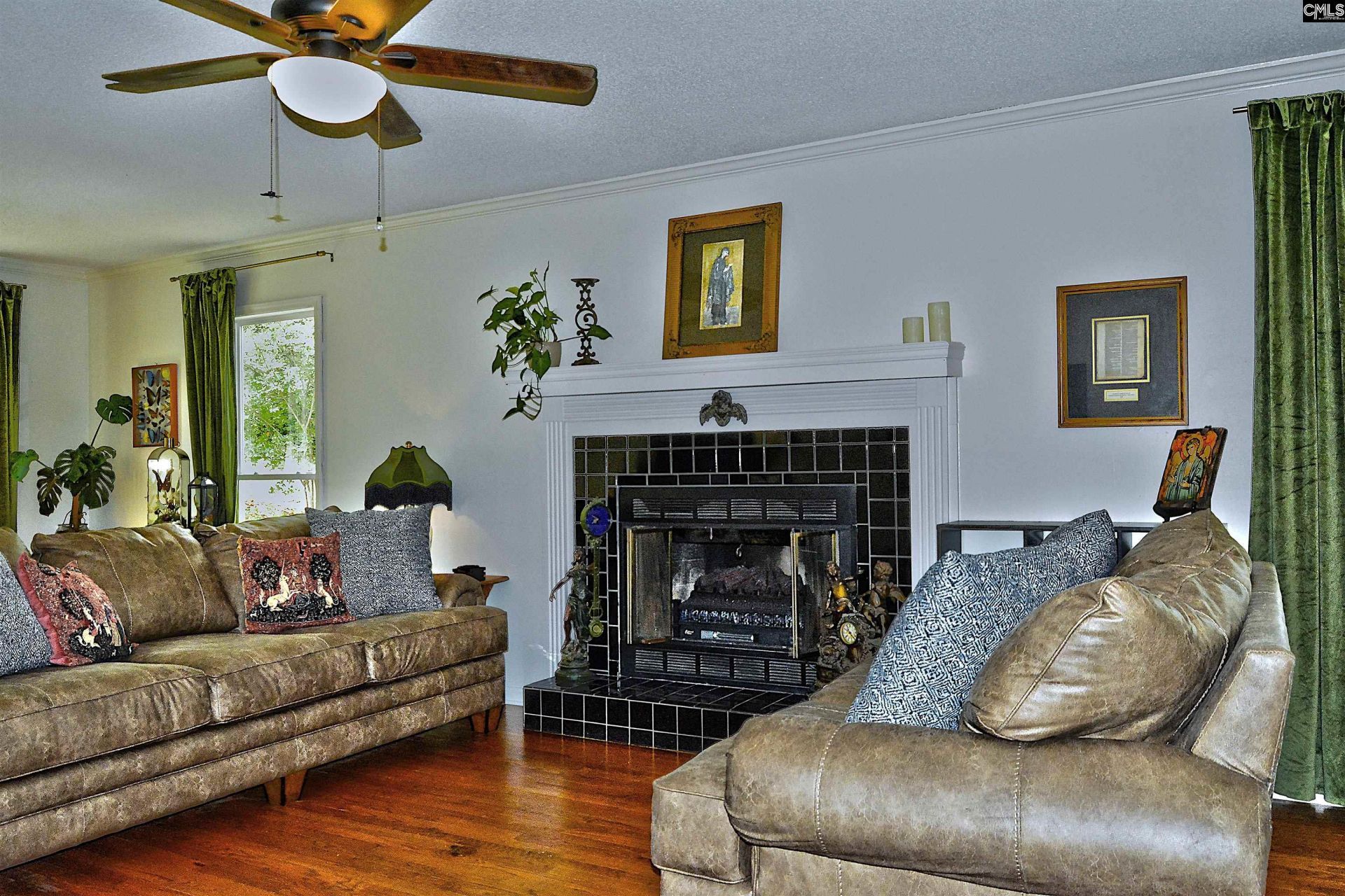 433 Winding Way  Photo 5