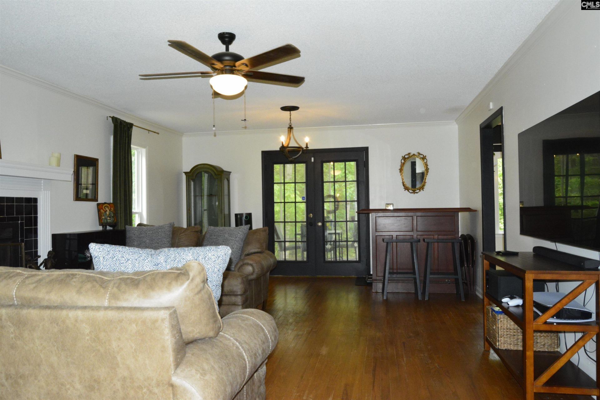 433 Winding Way  Photo 6