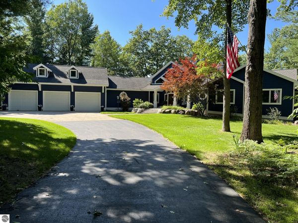 6802 Brandow Woods, Traverse City, MI 49684