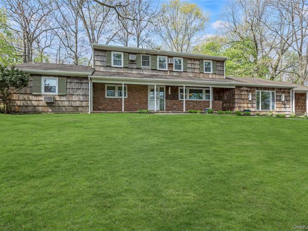 16 Appletree Lane, Huntington Station, NY 11746