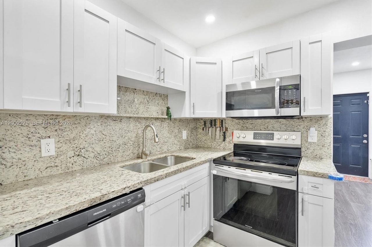 3249 NW 51st St, Miami, FL 33142 Photo