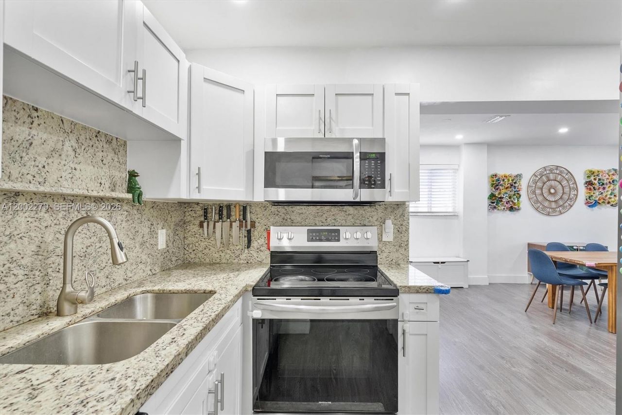 3249 NW 51st St, Miami, FL 33142 Photo