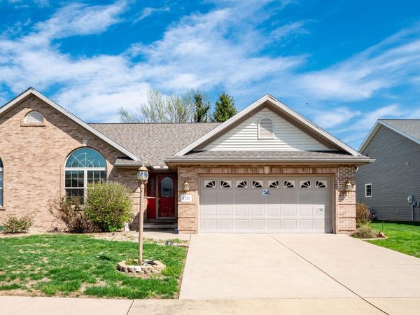 3725 W EAGLE POINT Drive, Peoria, IL 61615