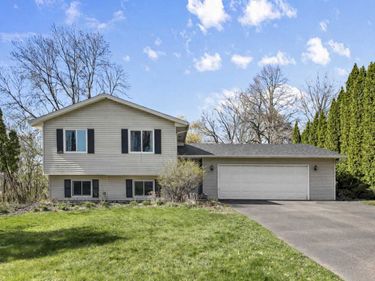 2767 Granite Court N, Oakdale, MN 55128