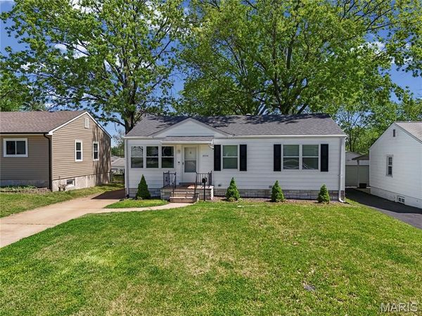 9524 Starboard Drive, St Louis, MO 63123