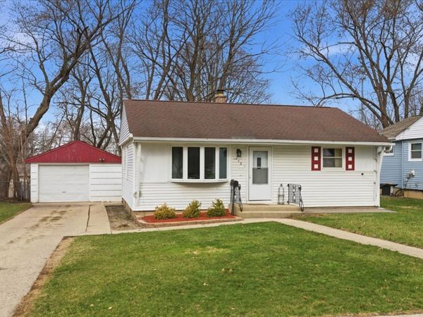 270 Ridge Avenue , Crystal Lake, IL 60014