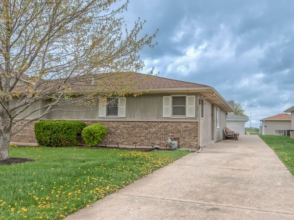 2512 LIVE OAK Drive , Crest Hill, IL 60403