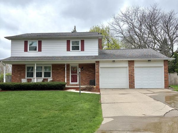234 Chanticleer Trail, Lansing, MI 48917