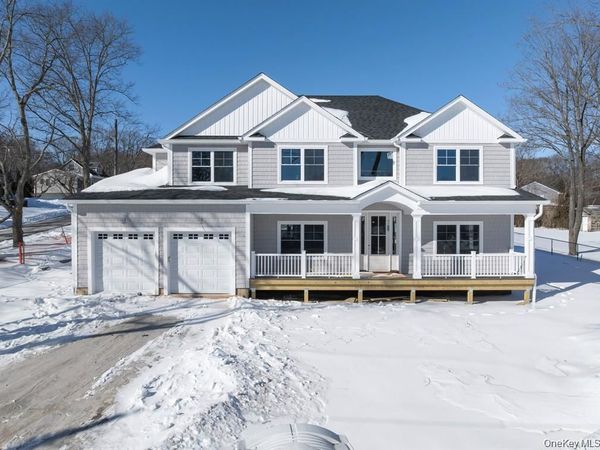 49 Valentine , Elwood, NY 11743