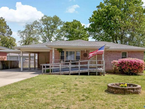 404 Cedar Street NW, Hartselle, AL 35640