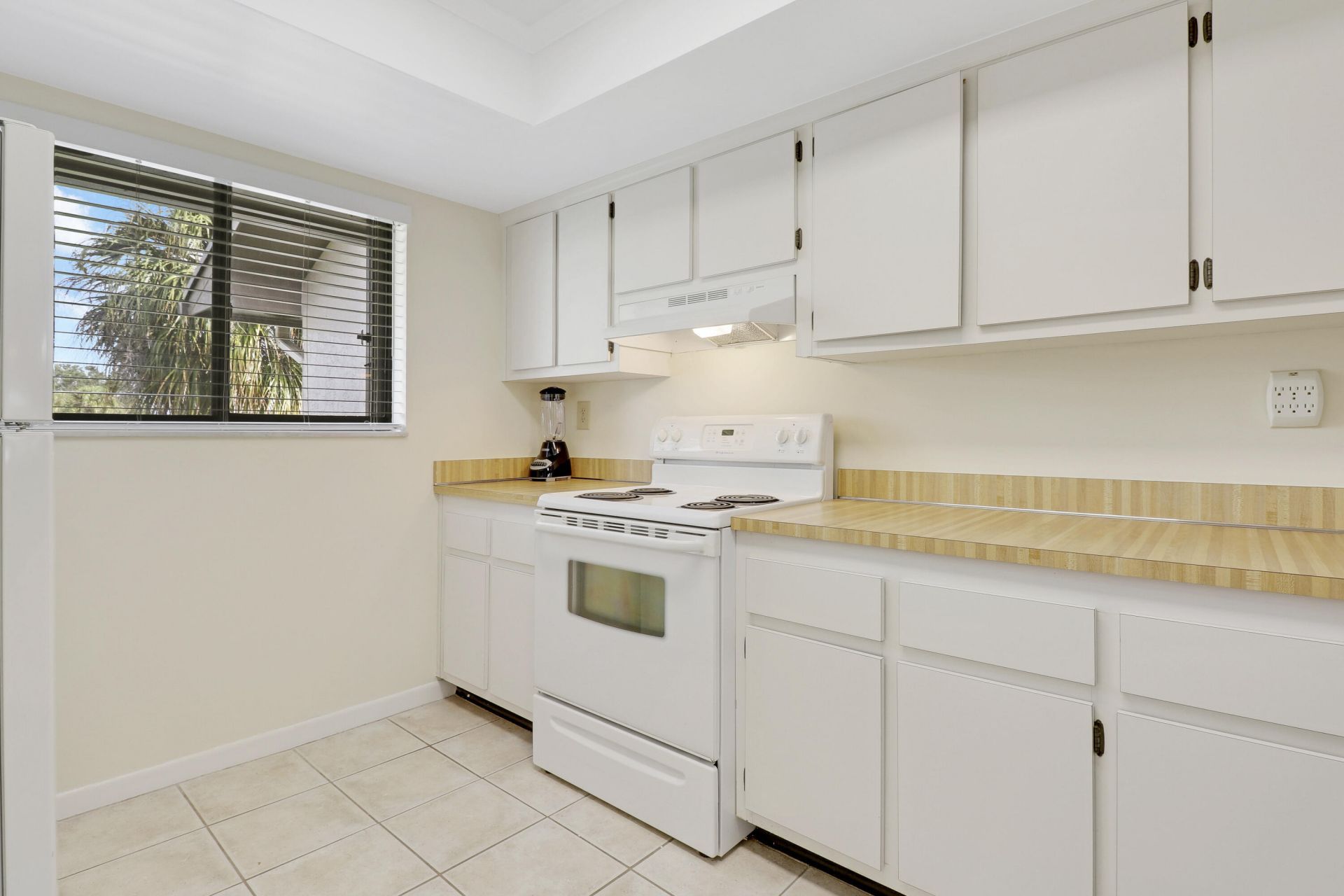 1600 NE Dixie Highway, Unit 10-203, Jensen Beach, FL 34957 Photo