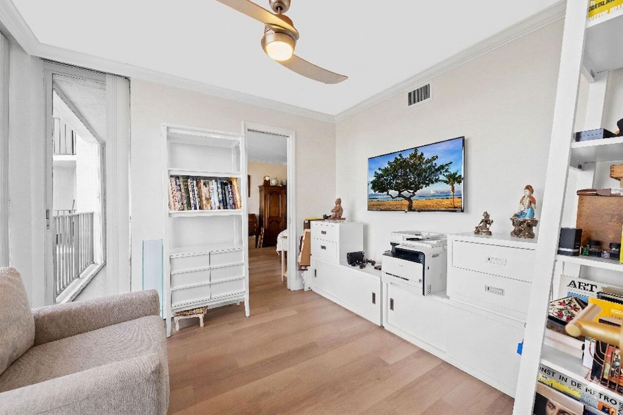 600 Parkview Drive, Unit 823, Hallandale Beach, FL 33009 Photo
