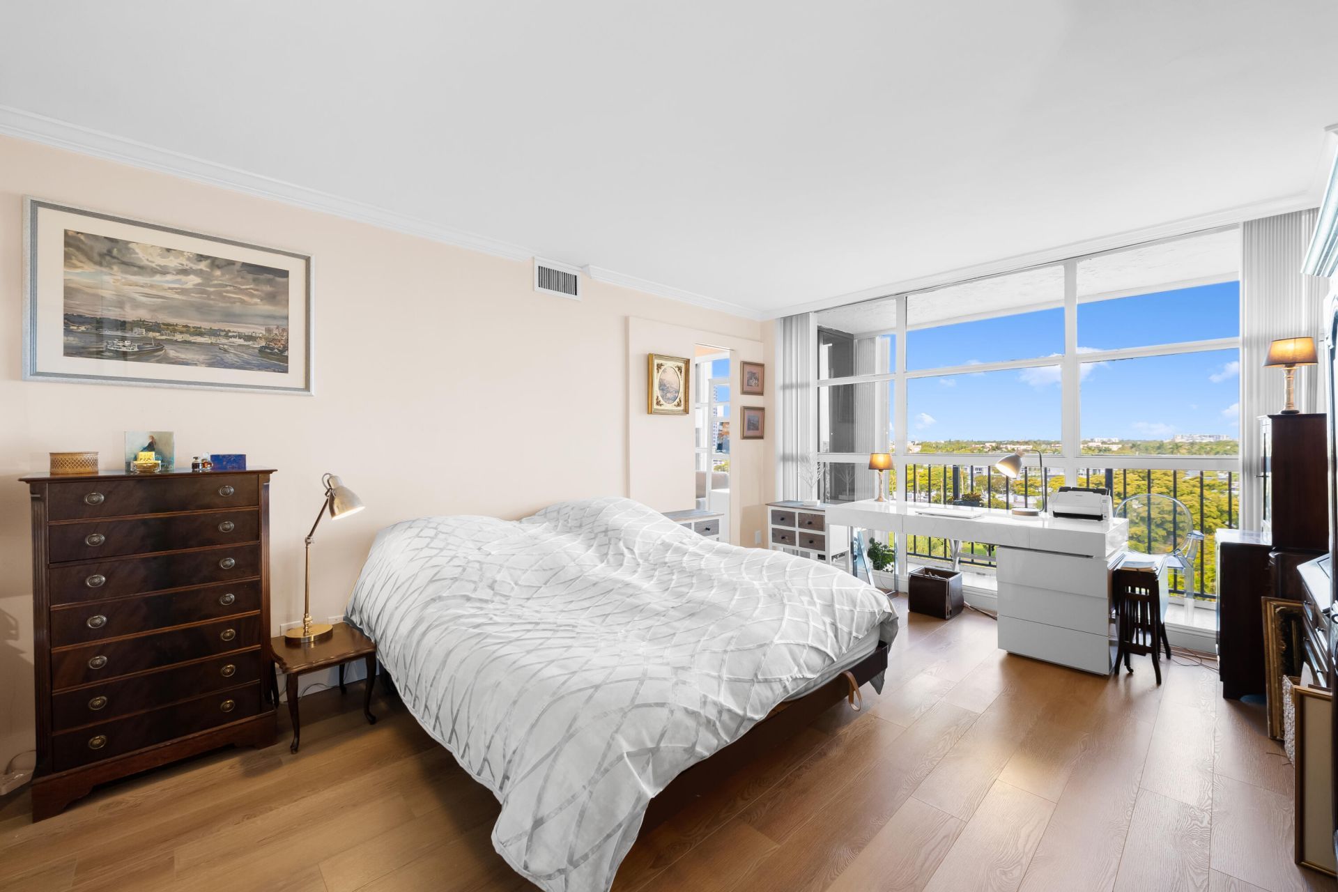 600 Parkview Drive, Unit 823, Hallandale Beach, FL 33009 Photo