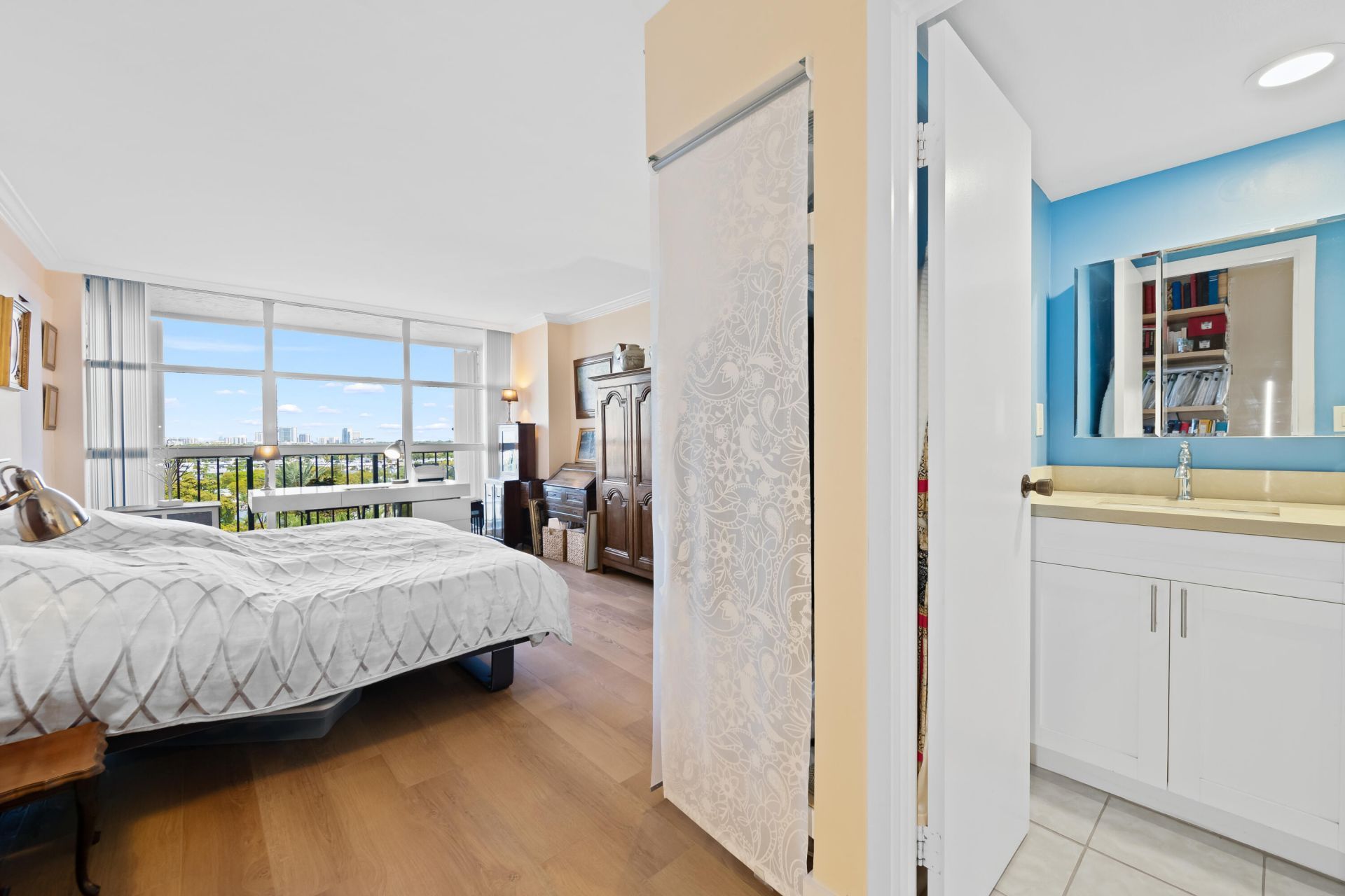 600 Parkview Drive, Unit 823, Hallandale Beach, FL 33009 Photo