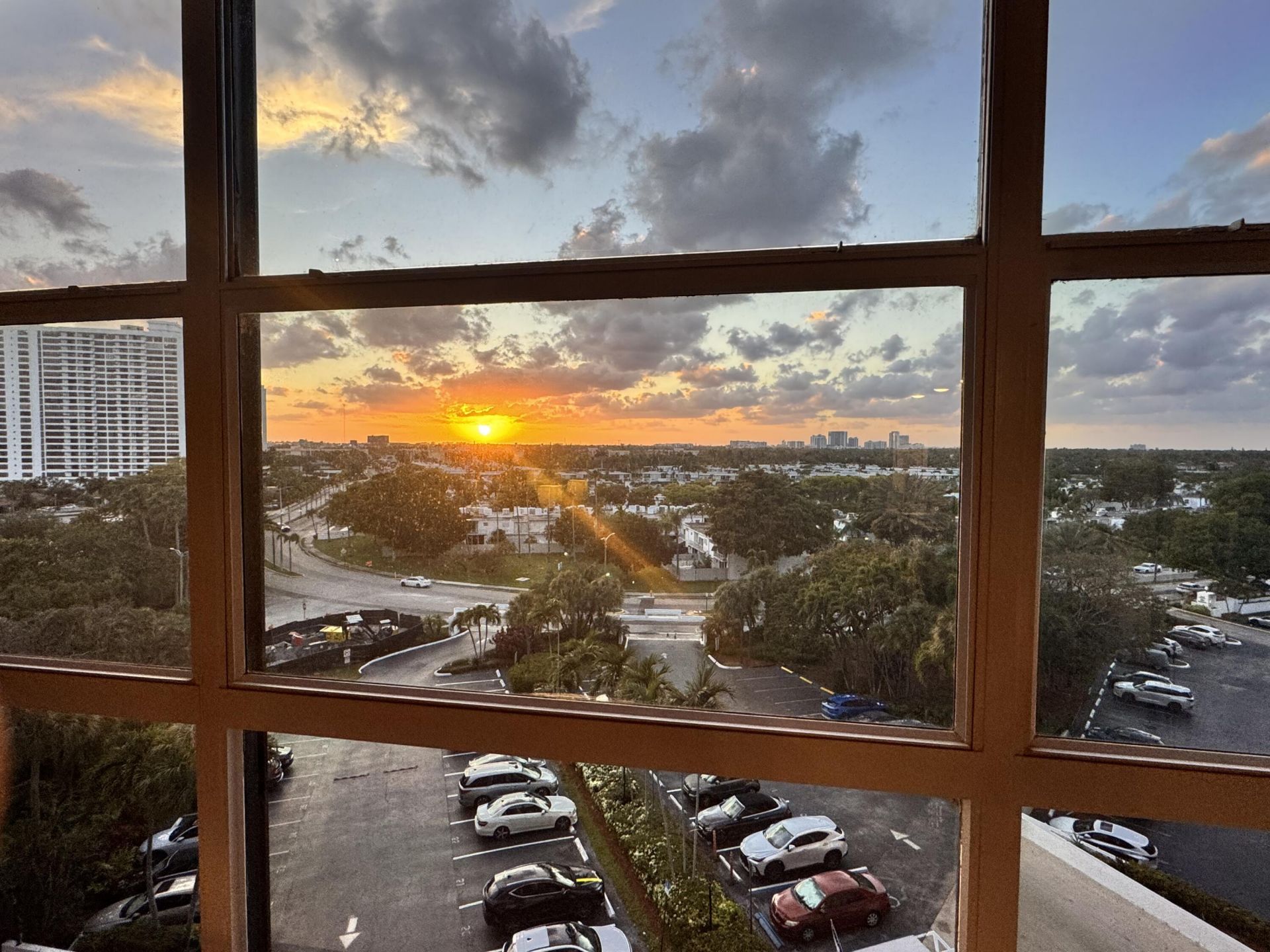 600 Parkview Drive, Unit 823, Hallandale Beach, FL 33009 Photo