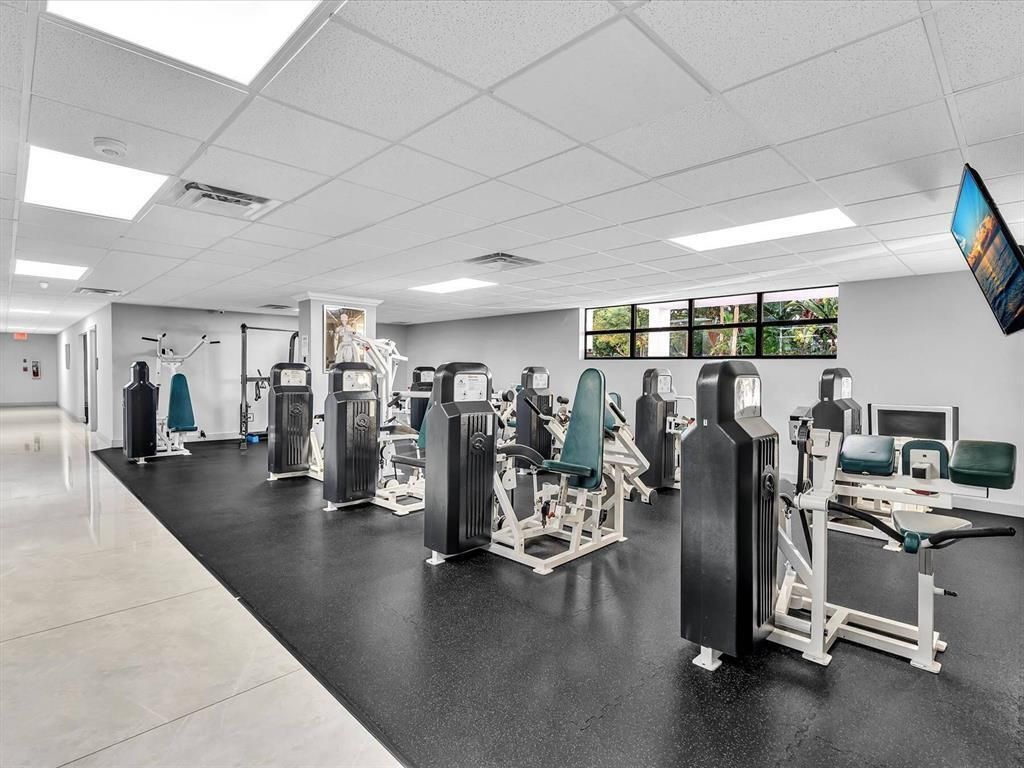 600 Parkview Drive, Unit 823, Hallandale Beach, FL 33009 Photo
