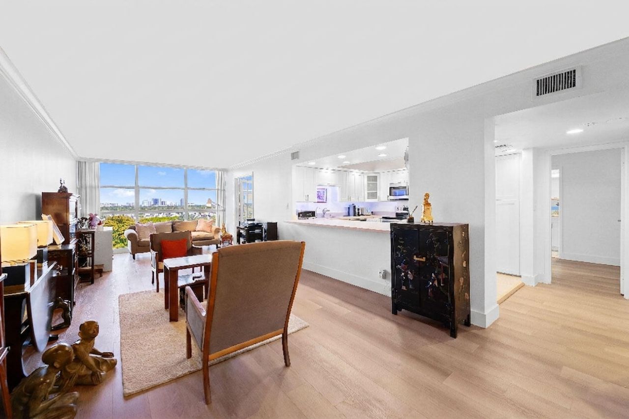 600 Parkview Drive, Unit 823, Hallandale Beach, FL 33009 Photo