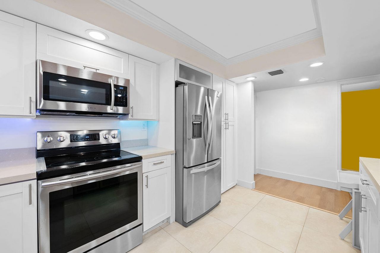 600 Parkview Drive, Unit 823, Hallandale Beach, FL 33009 Photo