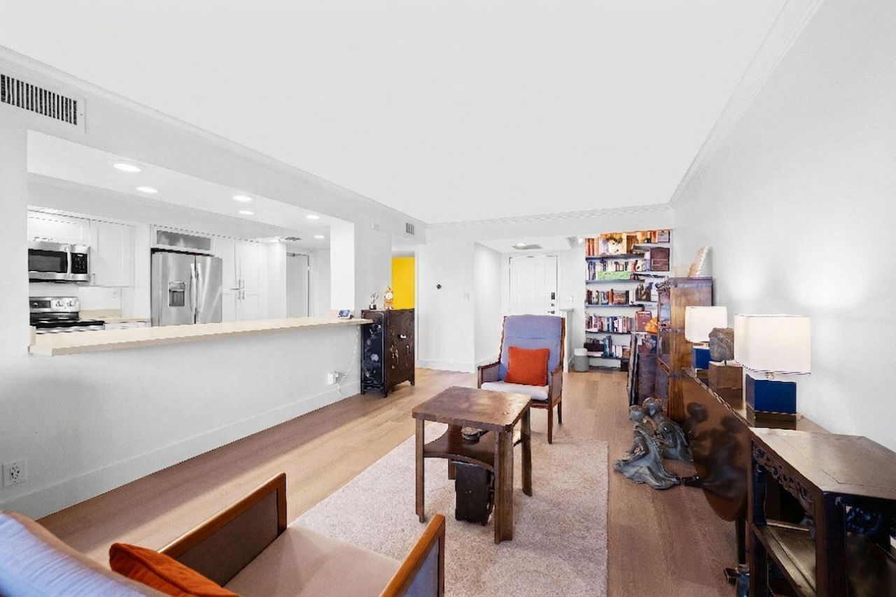 600 Parkview Drive, Unit 823, Hallandale Beach, FL 33009 Photo