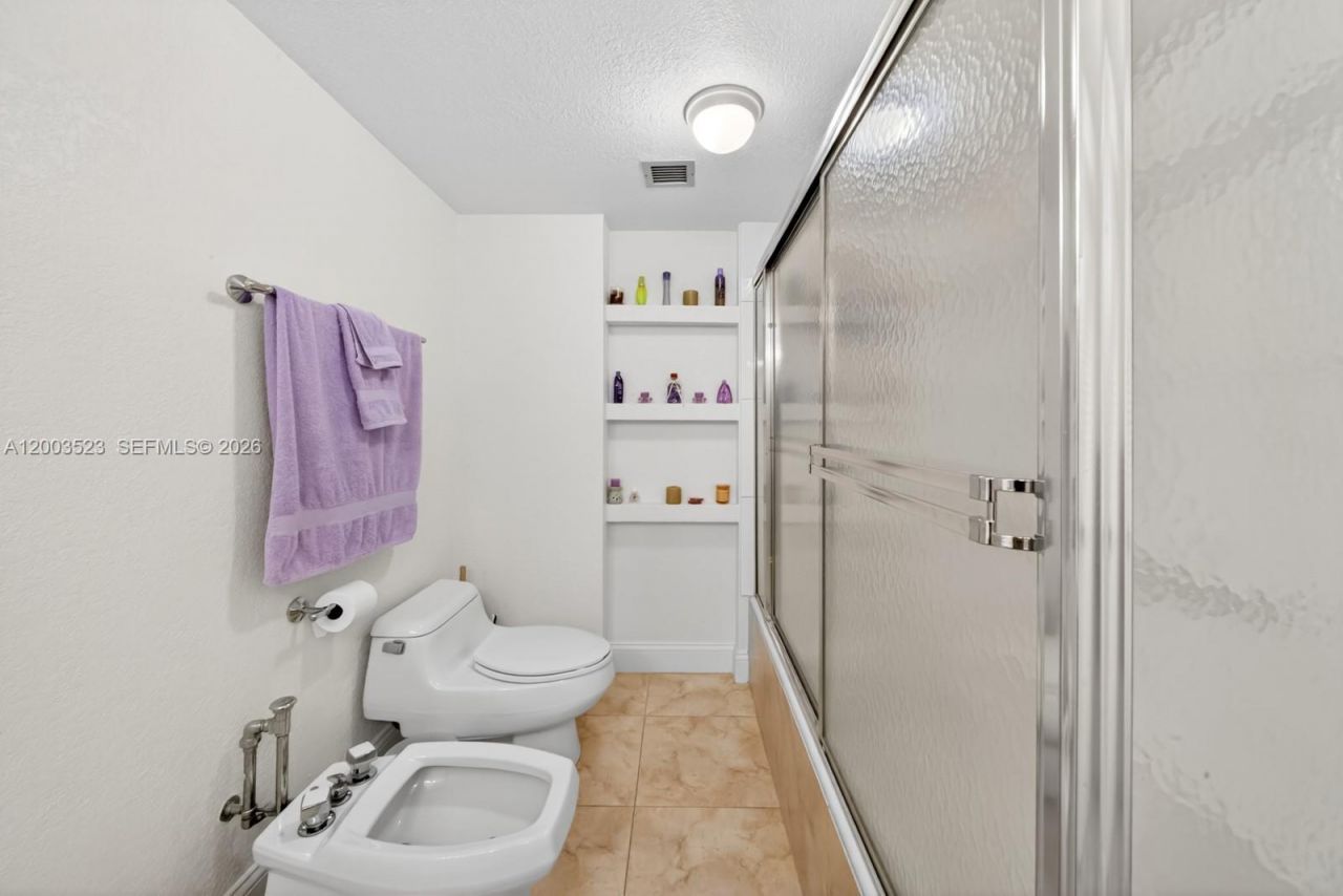 6423 Collins Ave , Unit 1204, Miami Beach, FL 33141 Photo
